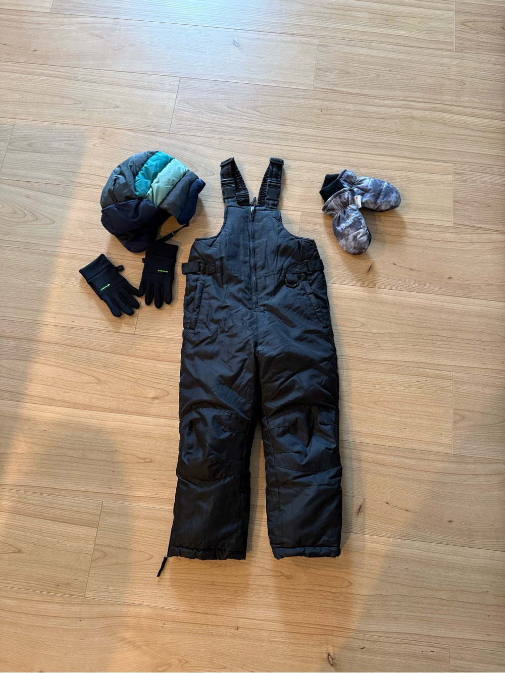 Kids snow equipment